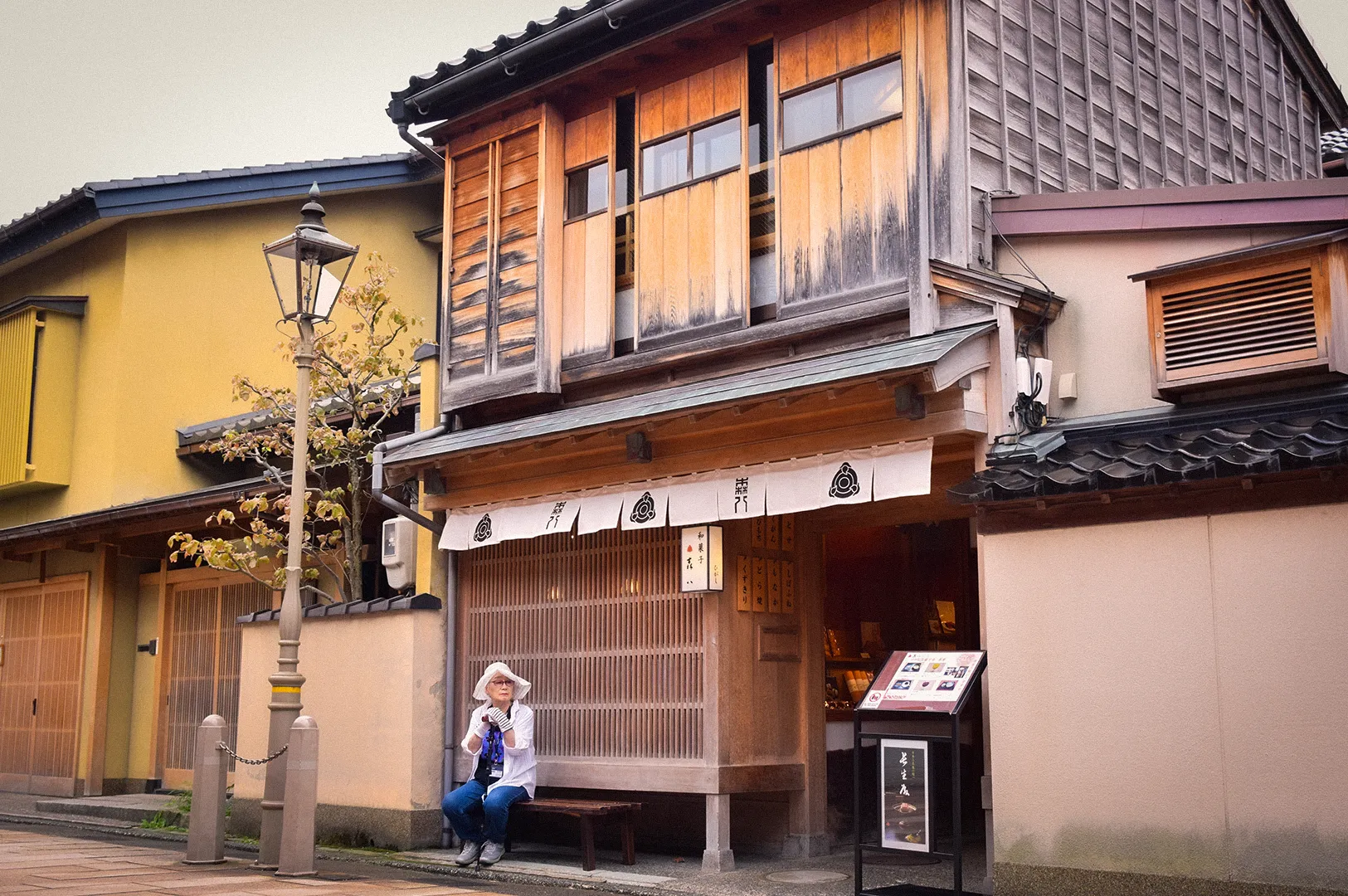 Traditional wooden teahouse building in Higashi Chaya District, Kanazawa, Japan, featuring preserved Edo-period architecture along a historic cultural street.