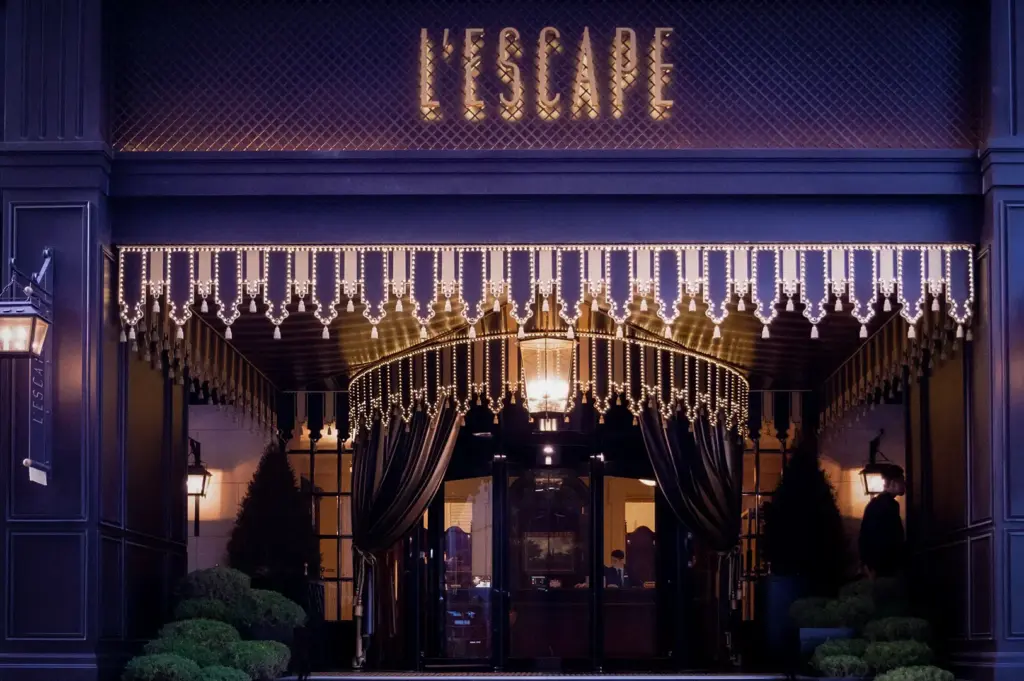 Grand entrance of L'Escape Hotel Seoul featuring elegant Parisian-inspired architecture, luxurious lighting, and a sophisticated boutique hotel façade in Seoul, South Korea.